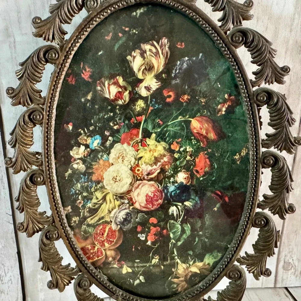 Vintage Italian measures approximately